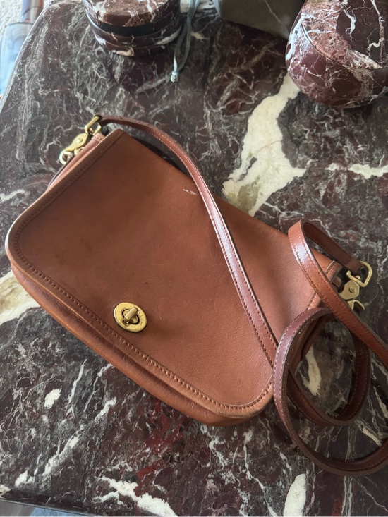 Coach Handbags - Vintage Coach City Bag Cognac Glove-Tanned Leather Crossbody USA Turnlock Purse